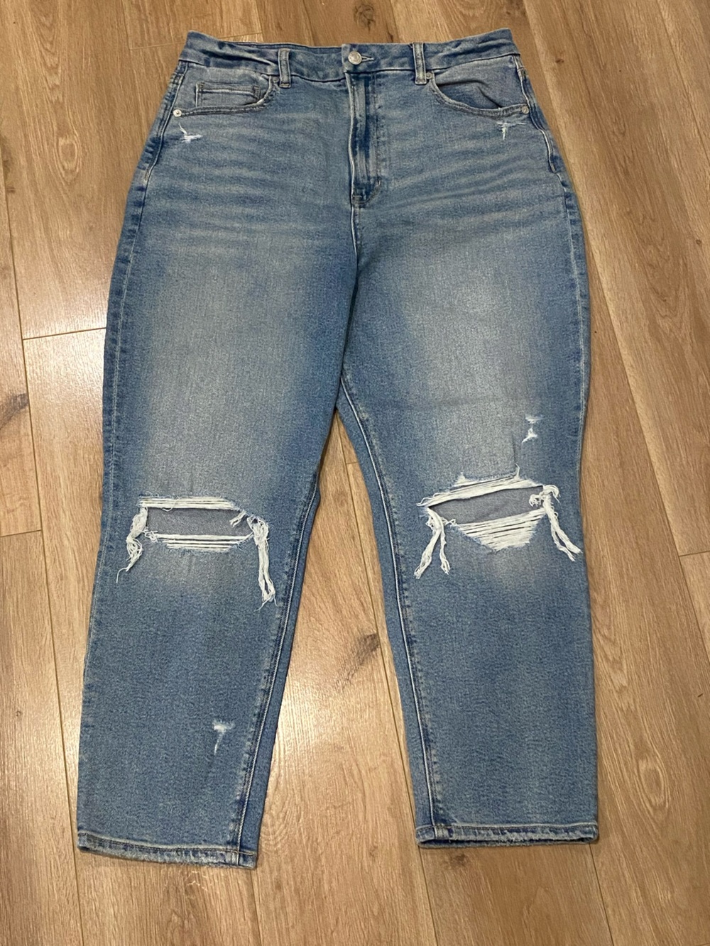 AMERICAN EAGLE Curvy Mom Jean 12 short